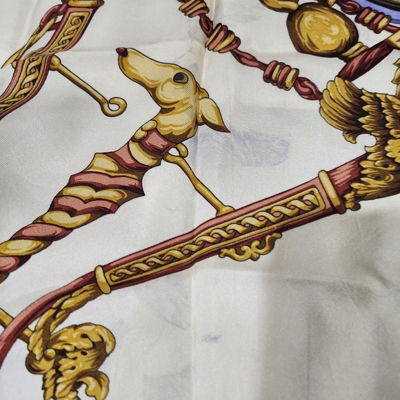 Trussardi silk scarf has transferred dyed blue - Picture 8 of 11